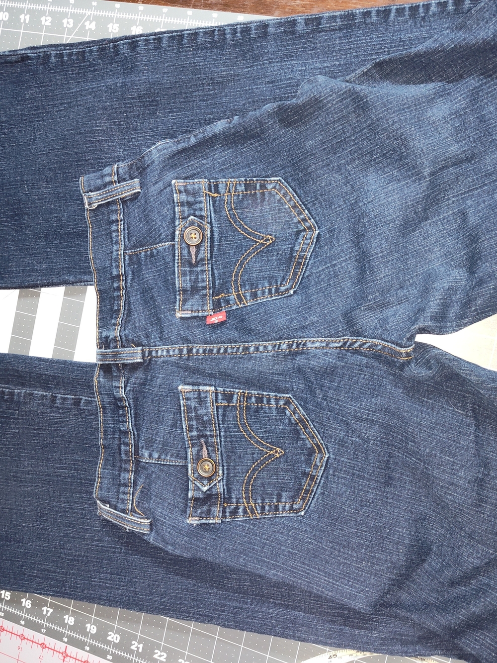 Levi's Perfectly Slimming Women's Dark Blue Jeans with Button-Back Pocket 6